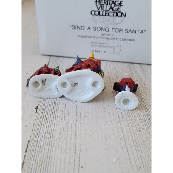 Dept 56 56316 Sing A Song For Santa village accessory xmas set - Picture 10 of 10